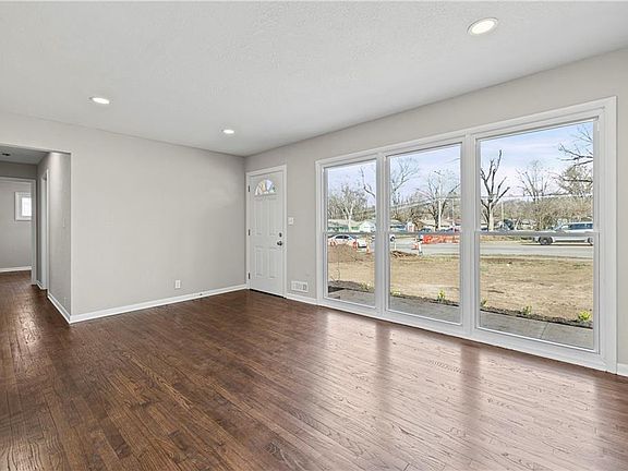 4th image of 10712 Blue Ridge Blvd