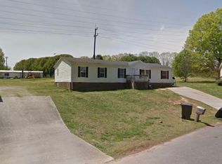204 Forest Hollow Dr, Statesville, NC 28677