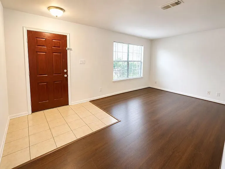 3519 Benjamin Franklin Ln — Photo 2