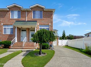 97 Anthony St, Staten Island, NY 10309