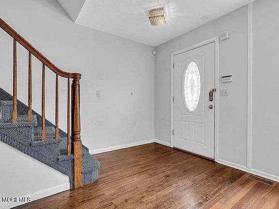 3rd image of 455 Rose Court
