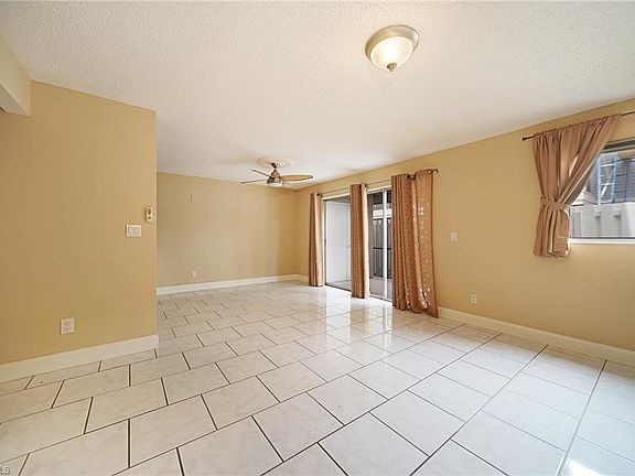 3rd image of 5751 Foxlake Dr APT D