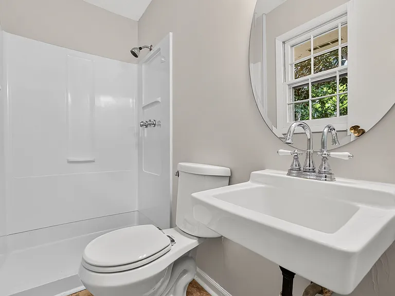 906 Vandora Ave — Photo 16