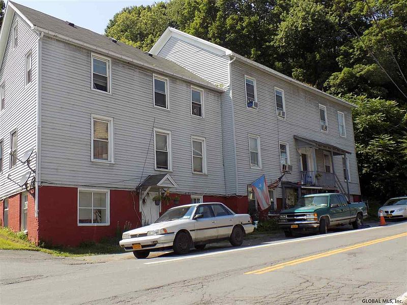 2nd image of 83 MAIN Street