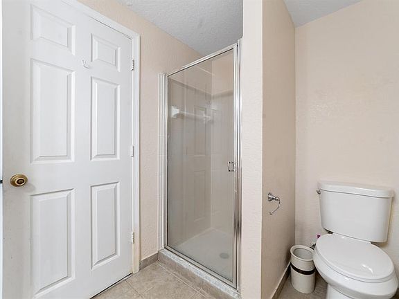 5th image of 2901 Riverside Dr APT 201