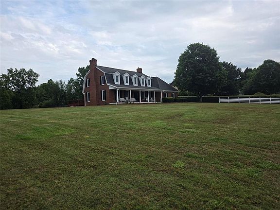 4th image of 1444 Doe Valley Dr