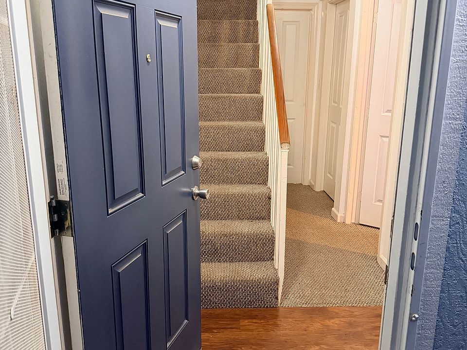 1st image of 320 Bargers Ct #B