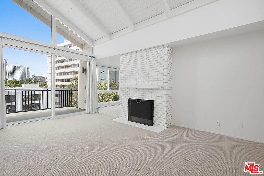1 bed, 1.0 bath, 873 sqft, $3,600 — Photo 4
