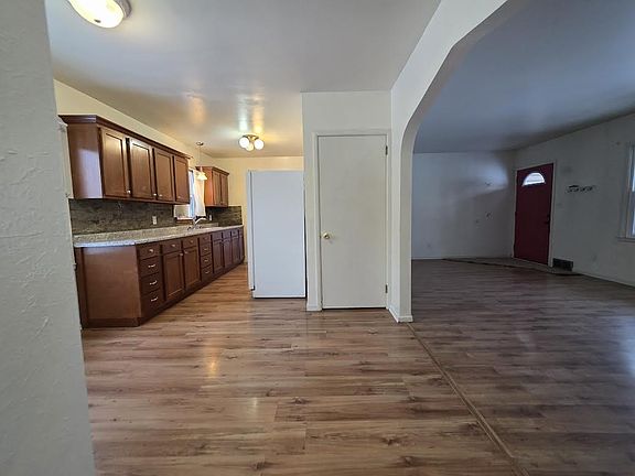3rd image of 2517 S Norton Ave