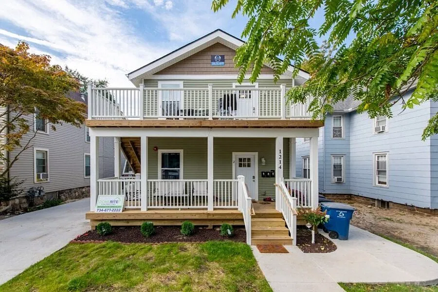 1214 Washtenaw Ct — Photo 4