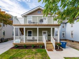 1214 Washtenaw Ct