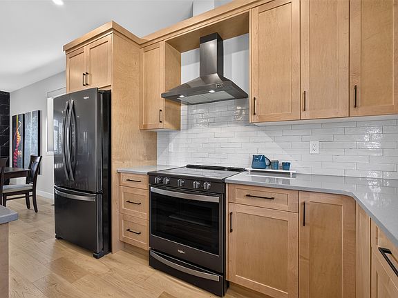 4th image of 9823 Cathedral Dr