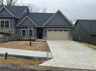 111 Hemingway Ln, Coraopolis, PA 15108