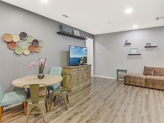5th image of 624 S Casita St