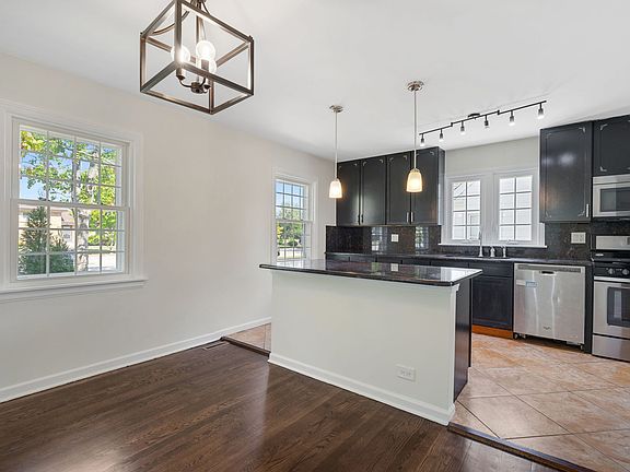 4th image of 1835 Pratt Ave