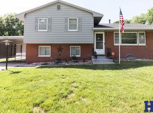 6836 Bethany Park Dr, Lincoln, NE 68505