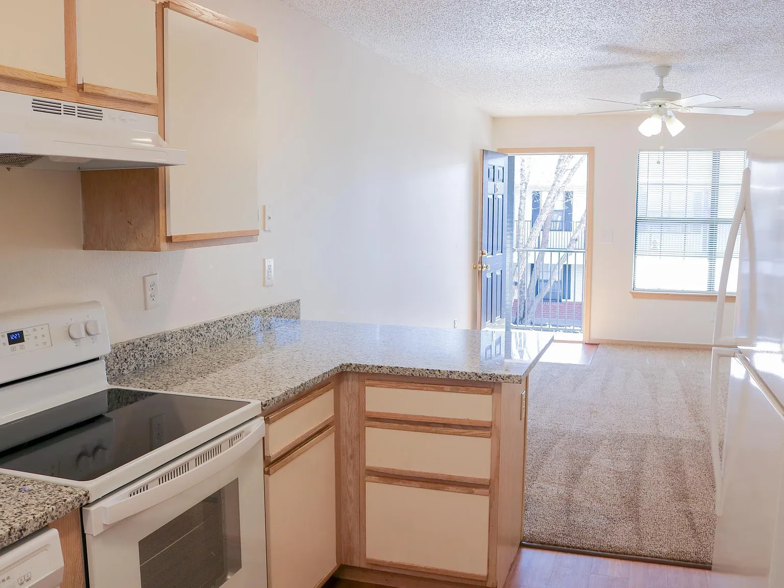 2 bed, 1000 sqft, $1,100 — Photo 2