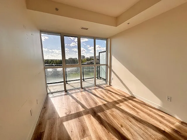 128 King St N #906 — Photo 2