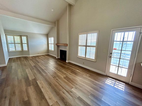 5th image of 1585 Mayflower Way