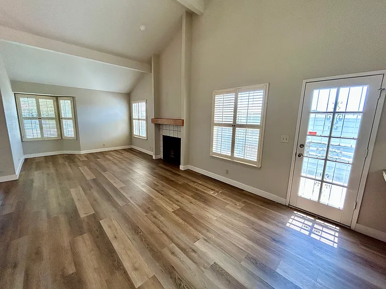 1585 Mayflower Way — Photo 5