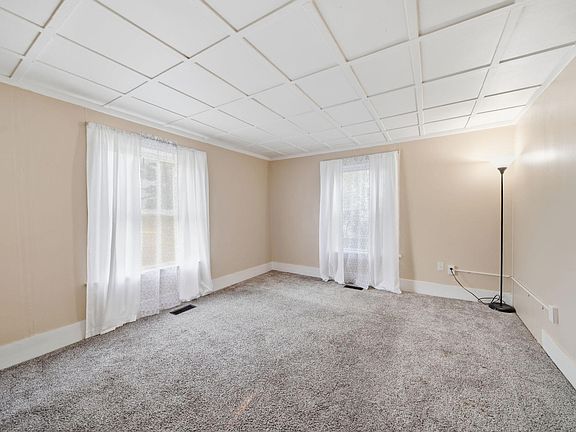 4th image of 720 Jasper St