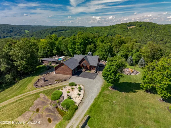 104 Hawks Nest Ln, Nicholson, PA 18446