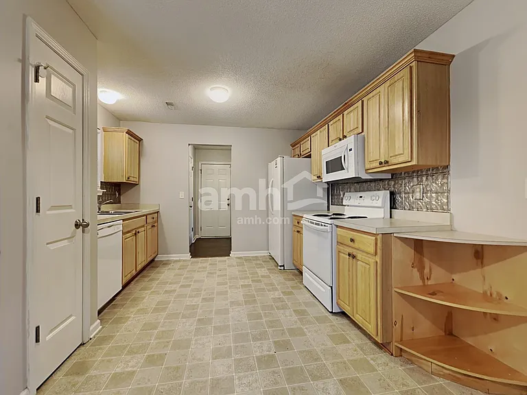 149 Trickle Dr — Photo 3