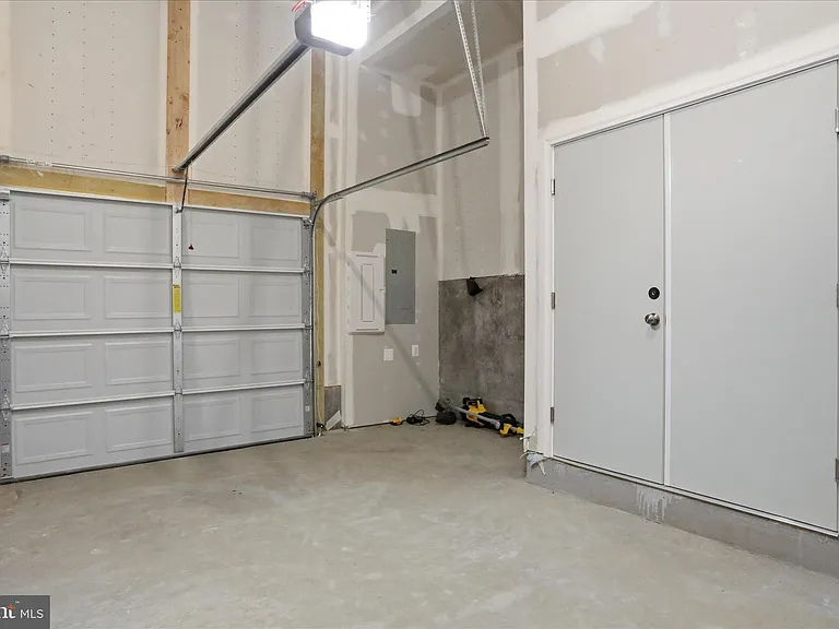 163 Anthem St — Photo 7