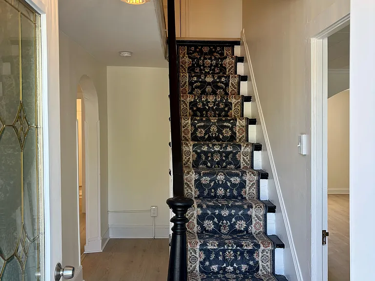 315 Laurel St — Photo 13