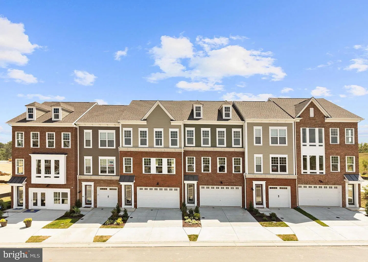 4 bed, 4.5 bath, 3488 sqft, $4,500 — Photo 3