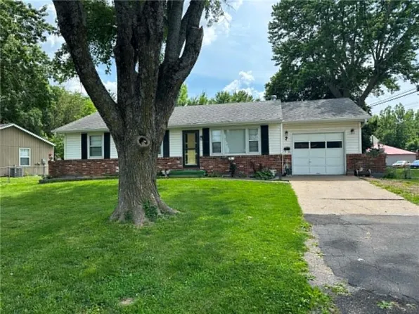 7 Ussery Dr, Lexington, MO 64067