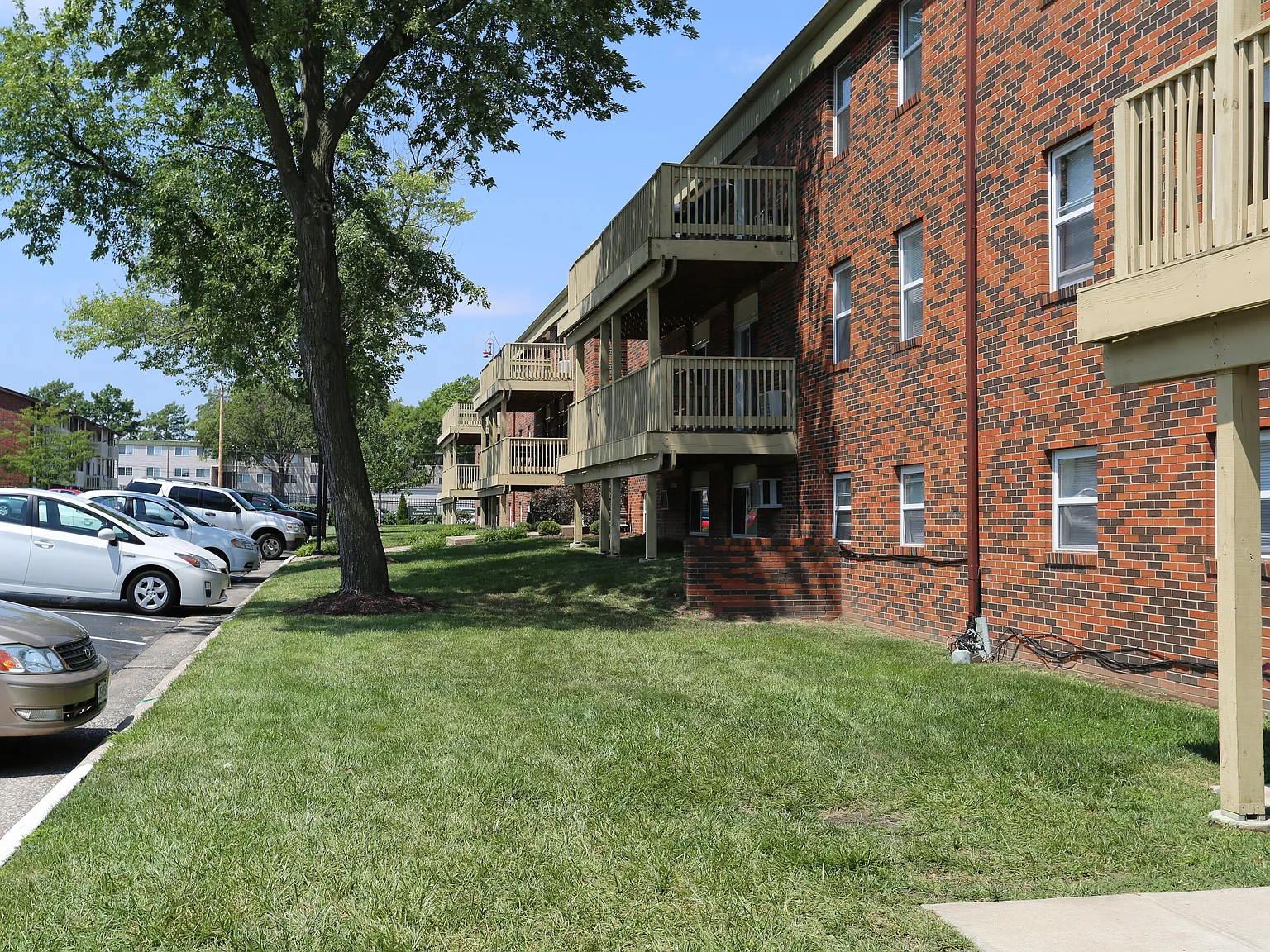 Ash Street Place Apartments — Photo 3