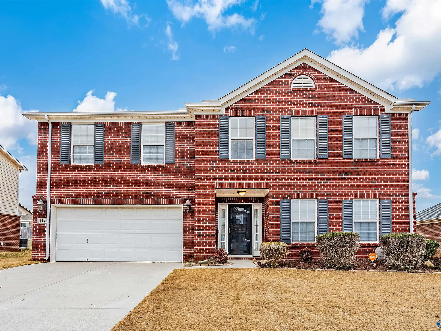 5 bed, 3.5 bath, 4060 sqft, $2,350 — Photo 1