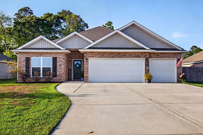 4 bed, 3.0 bath, 2304 sqft, $2,850 — Photo 2