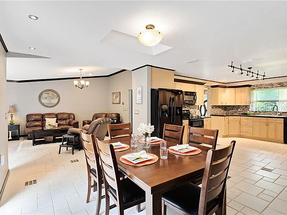 4th image of 1101 Howell Creek Dr