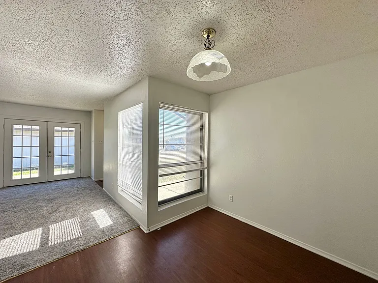 2105 Creekwood Dr — Photo 13