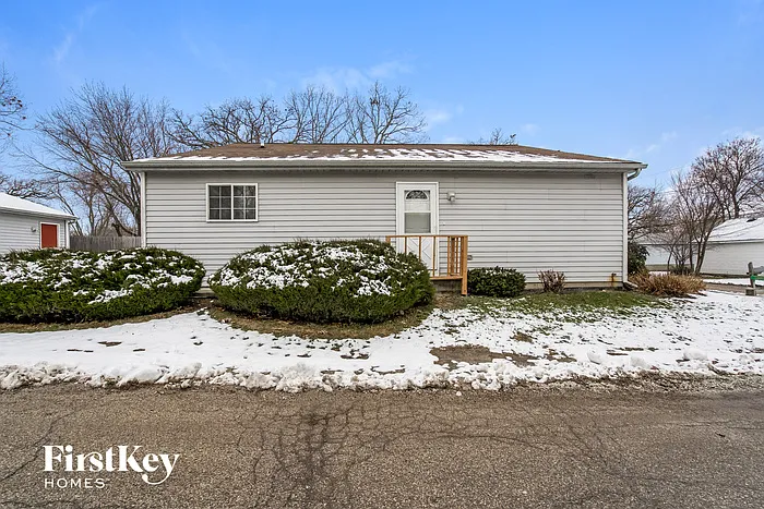 34776 N Peterson Ave photo 1