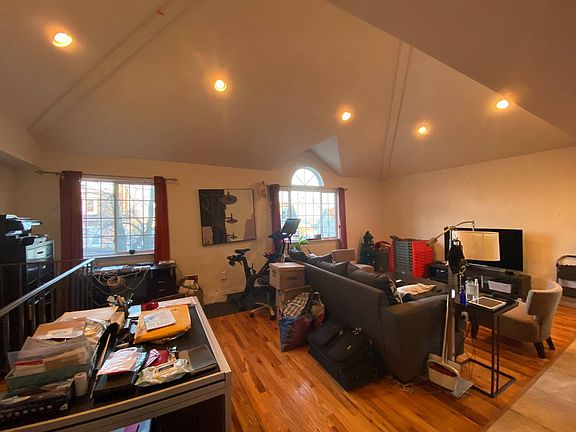 3rd image of 368 Westervelt Ave Floor 2