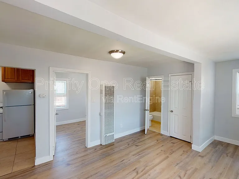 2954 1/2 Webster Ave — Photo 2
