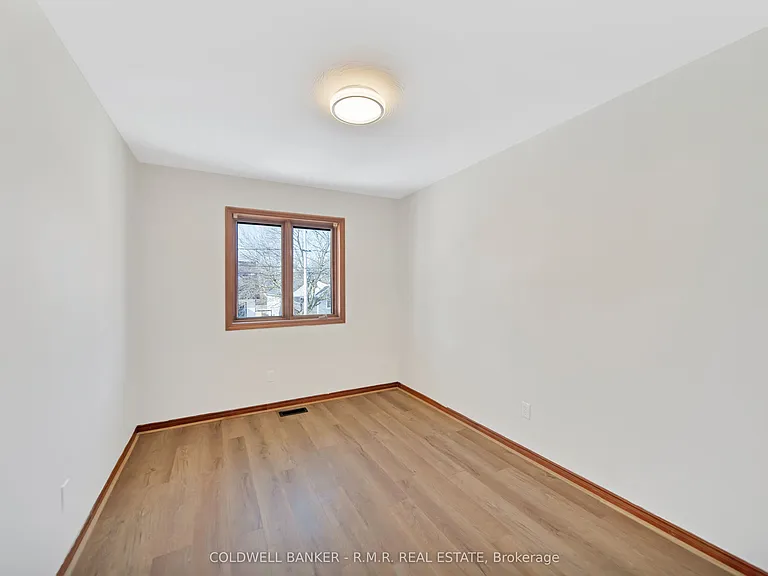 60 Albert St S — Photo 12