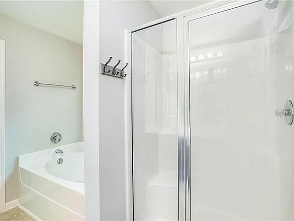 4th image of 623 Hollowcrest Ct