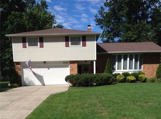 6258 Somerset Dr, North Olmsted, OH