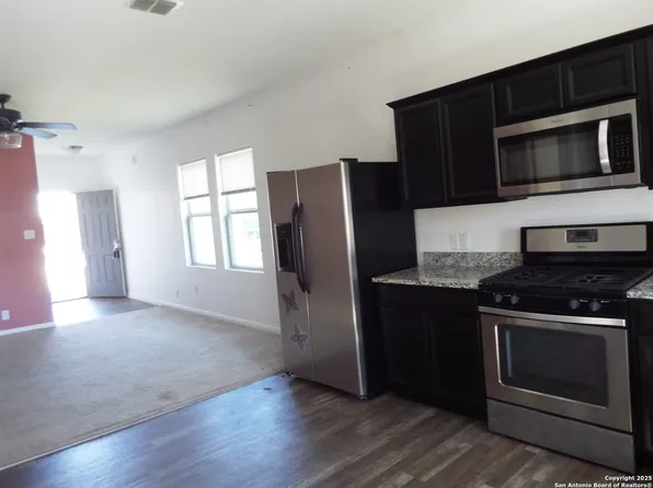 4937 Hallies Garden, St Hedwig, TX 78152