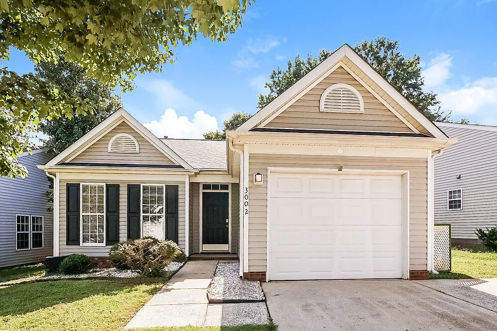 3 bed, 2.0 bath, 1237 sqft, $2,110 — Photo 1