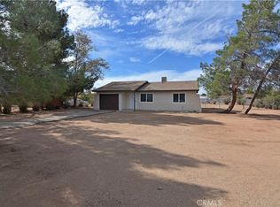 14564 Tonikan Rd, Apple Valley, CA 92307