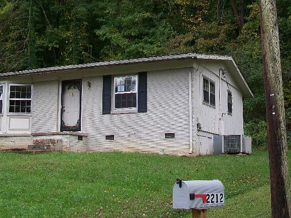3rd image of 2218 Knollcrest Ln