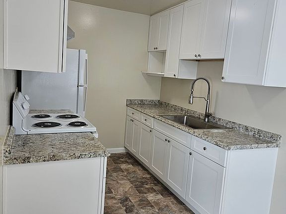 3rd image of 410 Redwood Ave #9