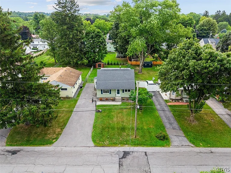 211 Windemere Rd — Photo 33