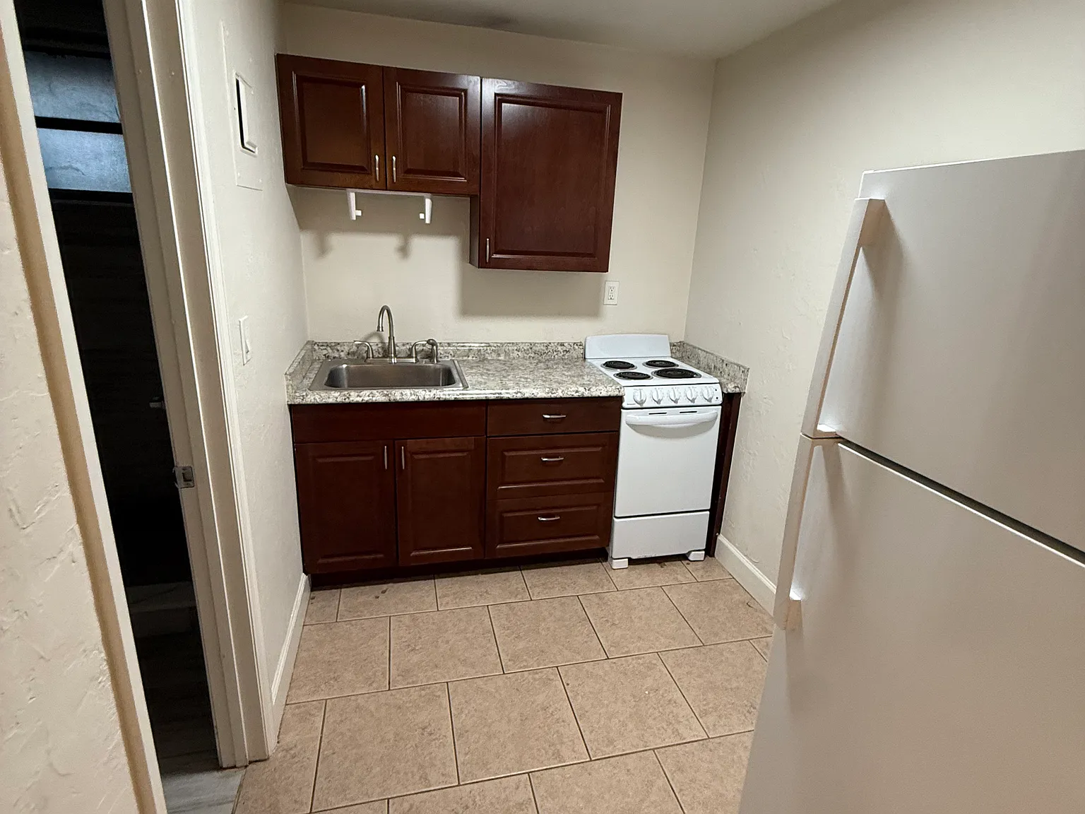 Studio, 320 sqft, $900 — Photo 4