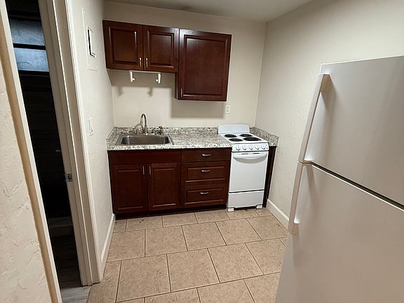 4th image of 418 Plaza Ave #8